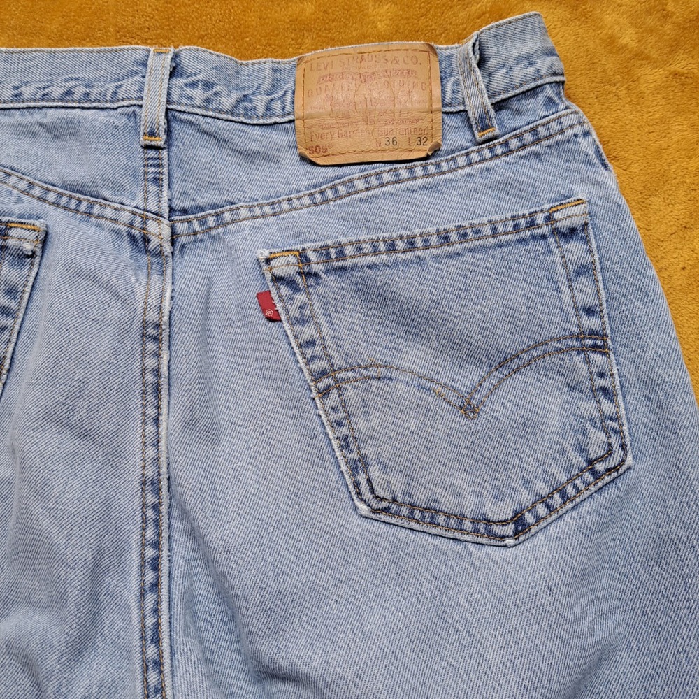 Levi's 505 Straight Leg Jeans Men 36x32 Light Blue Good Raw Hem Made in USA - Picture 8 of 16